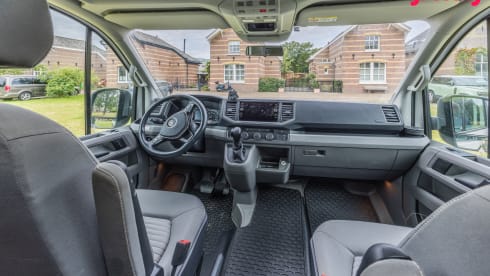 4-person VW GRAND CALIFORNIA automatic WITH AIR CONDITIONING, shower and toilet 
