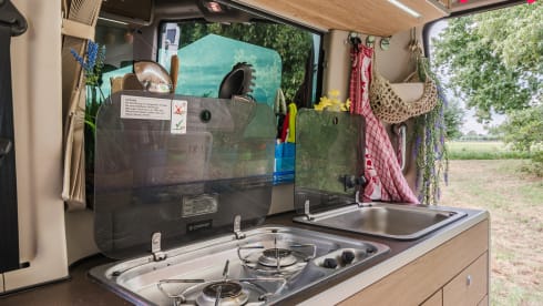 Stoere Duco – Reliable Hymer Sydney urban camper, comfortable, complete inventory