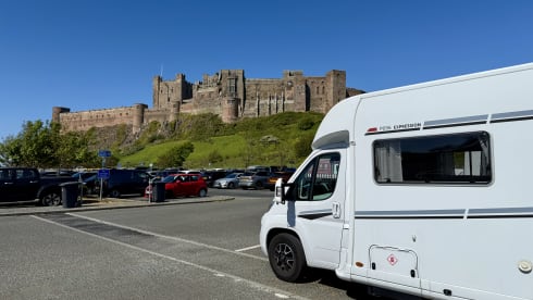 Amelie – Camping-car Pilote 7m 2/4 couchages avec salon spacieux.