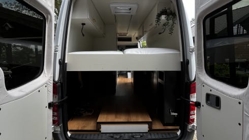2-person Mercedes-Benz bus from 2016