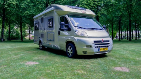4p Bürstner ixeo 664 half integraal 2013 /airco/cruisecontrol/Hefbed