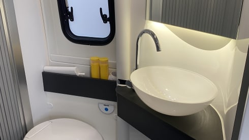 Adria twin Supreme fiat ducato automaat – Beautiful camper van for rent