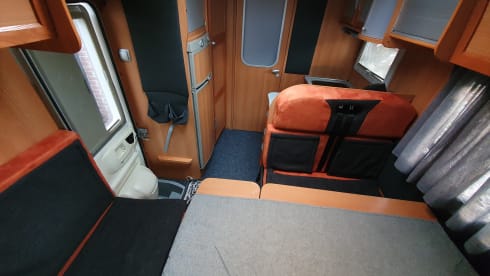 Louis  – Spacious 2 person Louis camper
