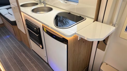 Luxury 6 berth 6 Belted Roller Team Autoroller 747