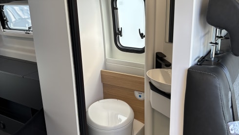 Adria Twin 640 SGX Sports AUTOMAAT