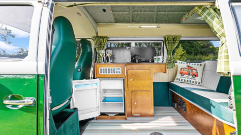Monty – stunning 1979 4 berth VW Campervan  