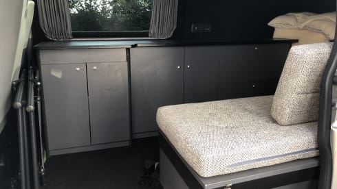 Joshua – 2 berth Volkswagen bus from 2006