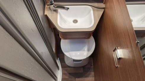 Luxurious 2-person camper, very complete, not too big