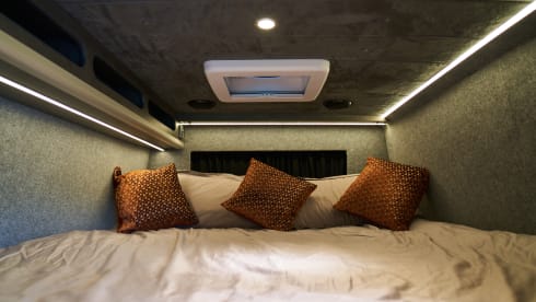 THUNDER – Stunning 2022 Luxury VW Crafter sleeps 4 - Liverpool