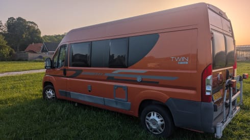Adriaatje – Adria Mobil Wohnmobil für 2 Personen aus dem Jahr 2011