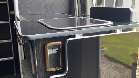 Dignity  – Autobus Volkswagen a 4 posti letto del 2017