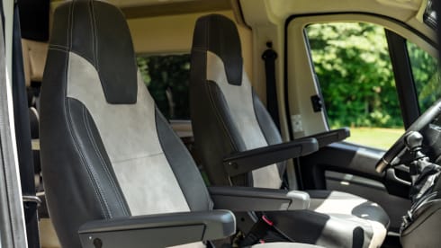 Camper Eva – Camping-car de luxe avec Starlink