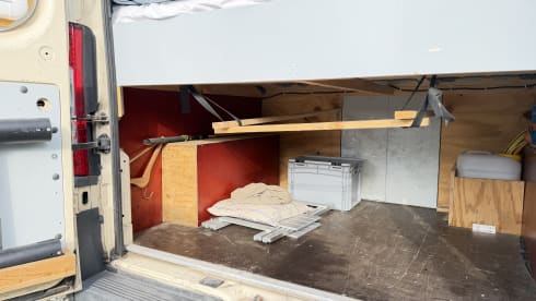 2p Peugeot bus uit 2011 voor een actieve vakantie