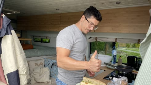 Dikke bus (BABYPROOF) – Custom Made Campervan from 2022