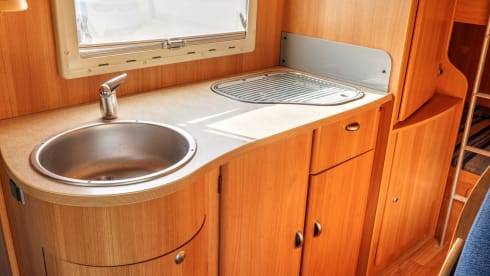 Beautiful 6 pers. + 2 * air conditioning Challenger Alcove motorhome
