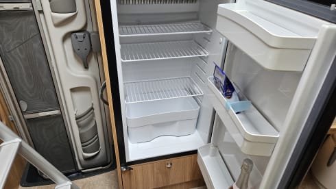 Flash – Chausson Flash 10 with electronic drop down bed