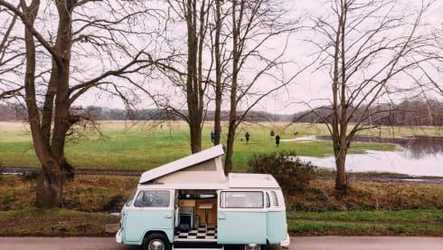 Maeve – An AUTHENTIC classic 1973 VW campervan