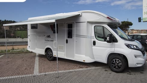Kronos 265TL – Roller Team Kronos 265TL 4-seater semi-integrated camper - 6.45 m.