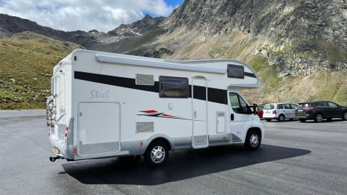 Willem – Nice and complete 6 person camper