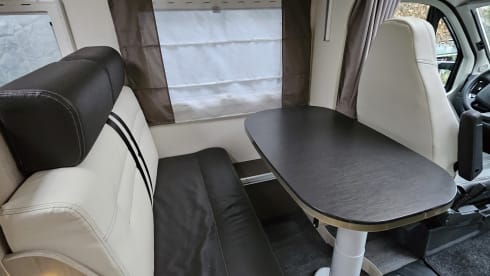 Challenger – Comfortable semi-integrated with large queen bed and lots of light