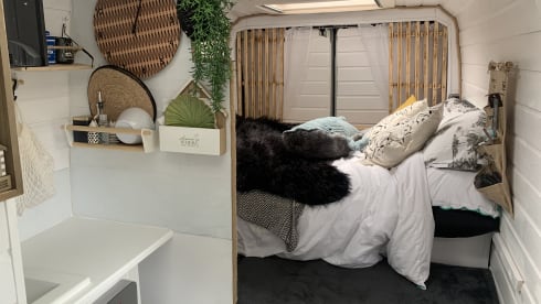 Nujay – 4 berth Peugeot campervan from 2016