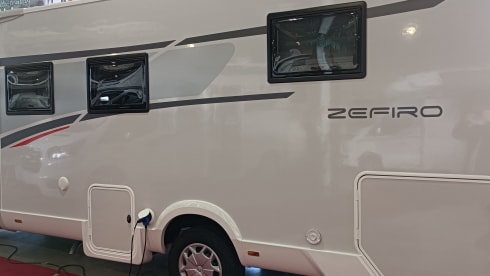 ROLLER TEAM ZEFIRO 265TL – *MACHINE* BEAUTIFUL SEMI-INTEGRAL FOR RENT (Driving license B)