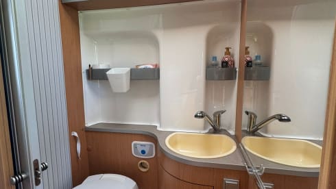 Autobus Hymer per due persone del 2010