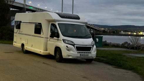 Bailey – Bailey semi-integrato a 6 posti letto, costruito nel 2019.