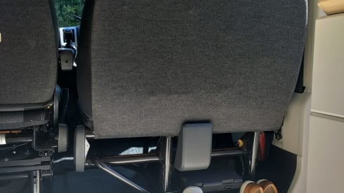 Dolf – luxury Fiat bus camper, fits in all parking spaces 