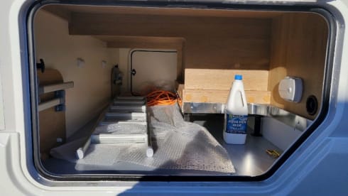 Auto Roller 747 – 2024 Roller Team Auto Roller 747 automatic six berth + six seatbelts 