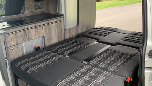 Silver Surfer – VW T6 camper ~ 4 Berth ~ insurance included 