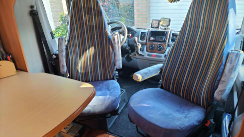 Kievit – 2p Hymer semi-integrated from 2010 (with room for 3rd person)