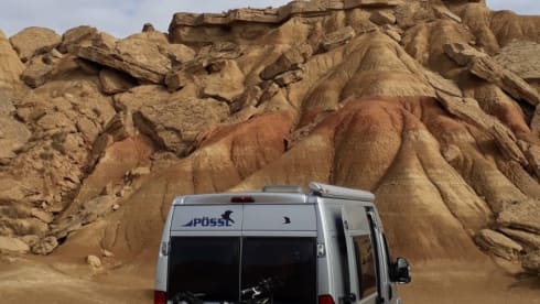Compact bus camper with many useful extras