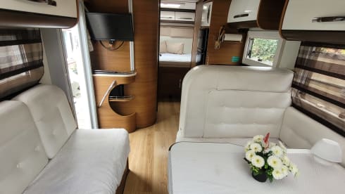 Mijn trots – Spacious 4 person Fiat Ducato Elnagh de luxe semi-integral built in 2016