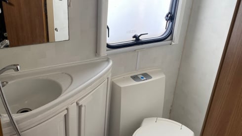 Swift  – 5 berth Swift bus from 2014,insurance,included