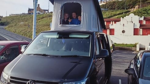 The Black Vanther  – Beautiful pop top 4 berth 4 x 4 VW Camper! 