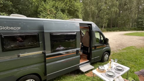 Super Comfy Globescout – Adventure in Luxury