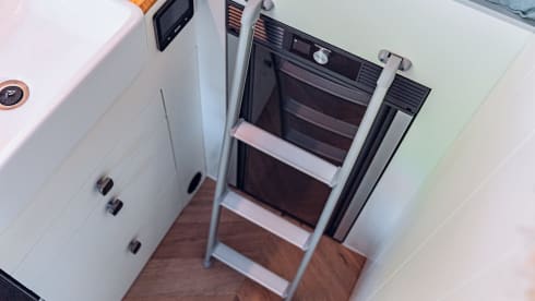 El Monstro – Luxurious and comfortable 2 person camper bus