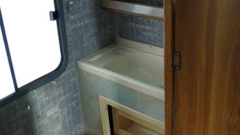 Spacious Peugeot alcove camper