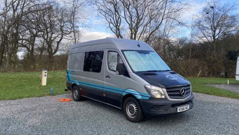 MWB – 5 berth Mercedes-Benz campervan from 2016