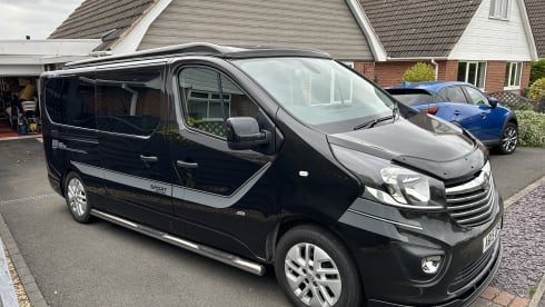 Roma – Superb 4 berth Vauxhall Vivaro campervan LWB