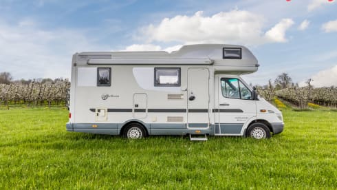 Mercedes Karmann Ontario - practical family camper