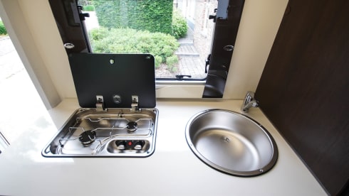 Kampeerwagen met 6 ruime slaapplaatsen