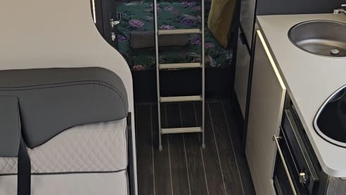 Zefiro 675 2025 – Luxury and Spacious 6 berth Motorhome 