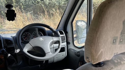 Tali – 4 berth Peugeot bus from 2006