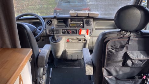 2p Off Grid Master campervan 2009