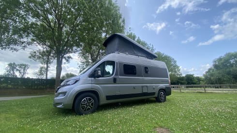 Hymer Grand Canyon mit aufklappbarem Dach für 4 Personen