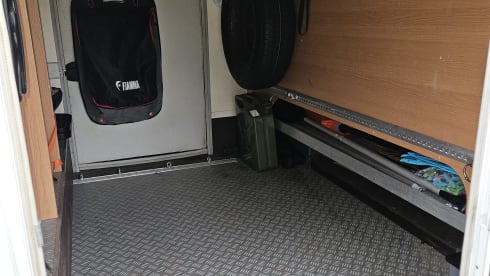 Blessy – 4 berth Knaus Luxury Motorhome