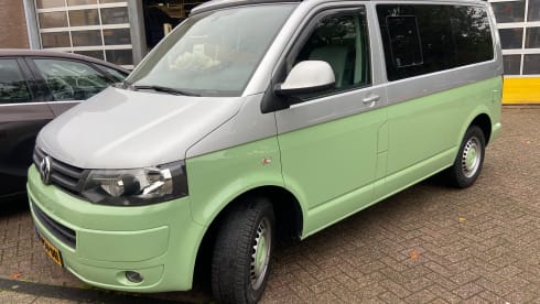 “Pomme” – 4p Volkswagen bus from 2023