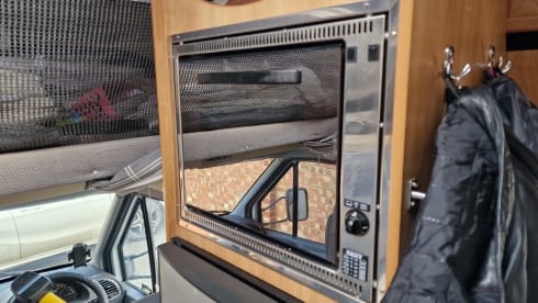 Insurance Included in rental – Perfect family motorhome 6 berth 'off grid'